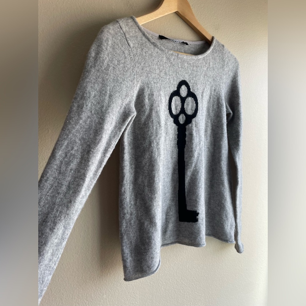 Bloomingdale’s Quotation Cashmere Women Gray Sweater - Picture 2 of 5